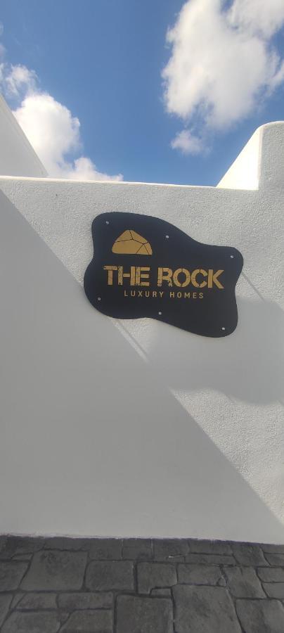 The Rock Luxury Homes Mesaria Eksteriør billede